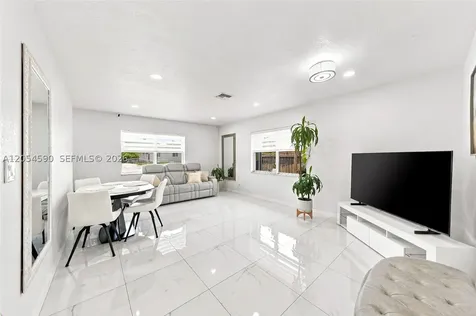 5632 SW 36th Court West Park FL 33023