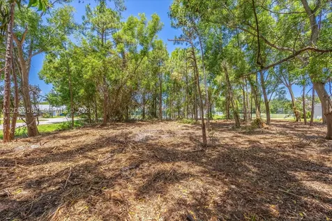 2801 SE Leigh Avenue Port St. Lucie FL 34952