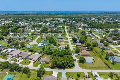 2801 SE Leigh Avenue Port St. Lucie FL 34952