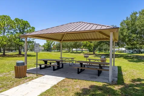 2801 SE Leigh Avenue Port St. Lucie FL 34952