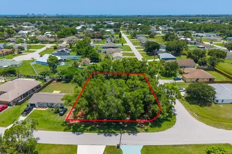 2801 SE Leigh Avenue Port St. Lucie FL 34952