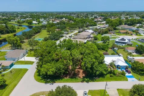 2801 SE Leigh Avenue Port St. Lucie FL 34952