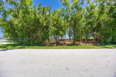 2801 SE Leigh Avenue Port St. Lucie FL 34952
