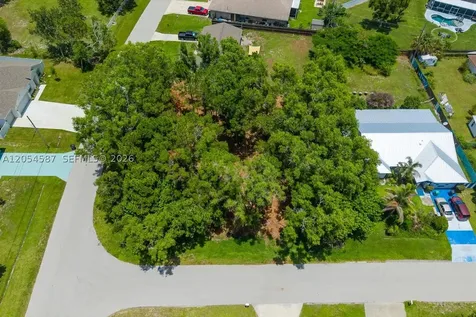2801 SE Leigh Avenue Port St. Lucie FL 34952