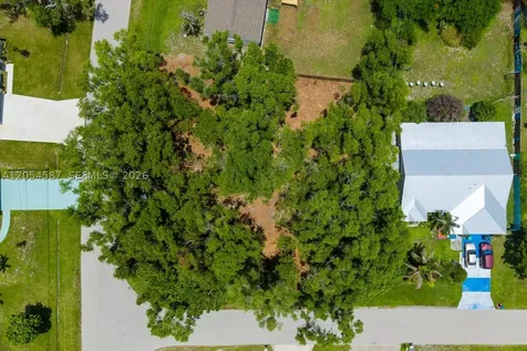 2801 SE Leigh Avenue Port St. Lucie FL 34952
