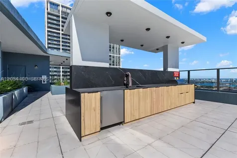 121 NE 5th Street Miami FL 33132