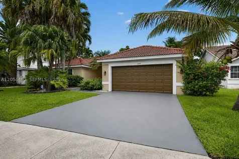709 NW 177th Avenue Pembroke Pines FL 33029