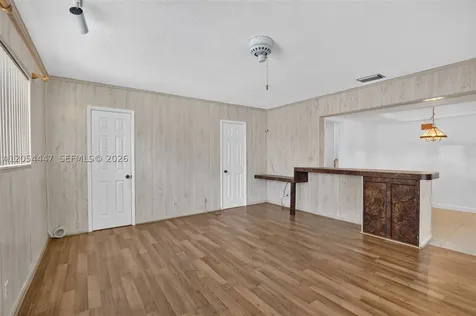 5620 SW 8th Street Plantation FL 33317
