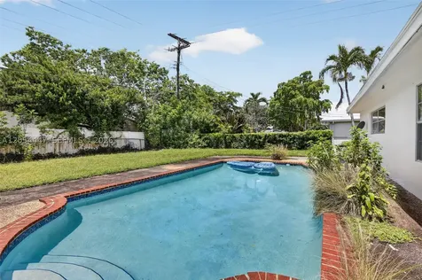 5620 SW 8th Street Plantation FL 33317