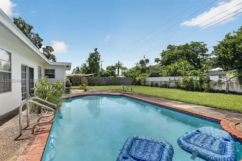 5620 SW 8th Street Plantation FL 33317