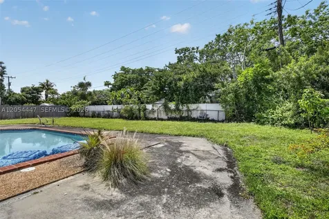 5620 SW 8th Street Plantation FL 33317