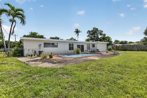 5620 SW 8th Street Plantation FL 33317