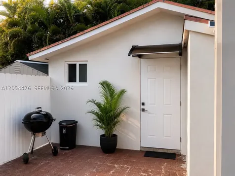 5643 SW 7th Street Miami FL 33134