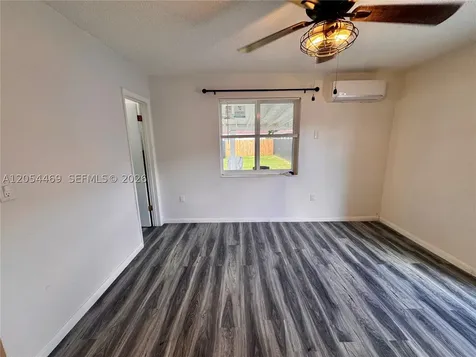 1158 NW 34th Avenue Miami FL 33125
