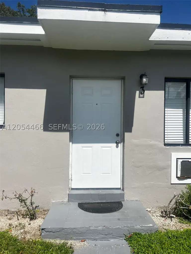 2081 NW 30th Street Miami FL 33142