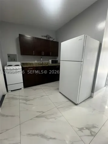 2081 NW 30th Street Miami FL 33142
