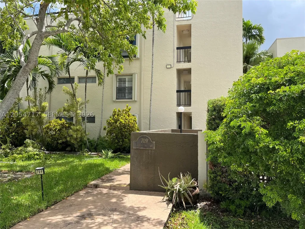 709 Curtiss Parkway Miami Springs FL 33166