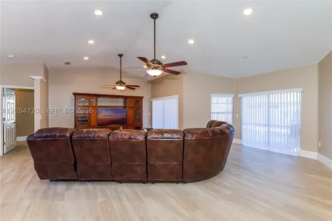850 Amherst Avenue Davie FL 33325