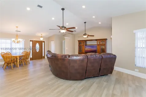 850 Amherst Avenue Davie FL 33325