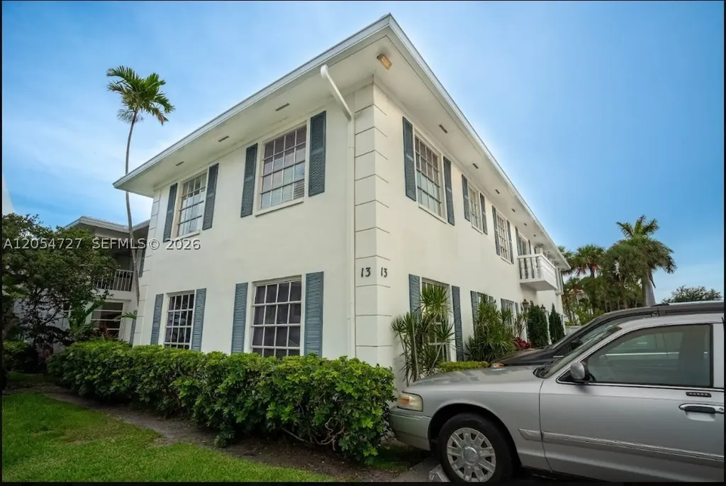 2201 NE 66th Street Fort Lauderdale FL 33308
