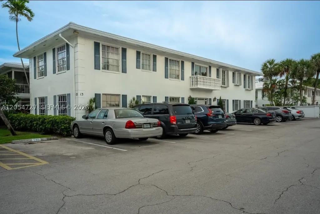 2201 NE 66th Street Fort Lauderdale FL 33308