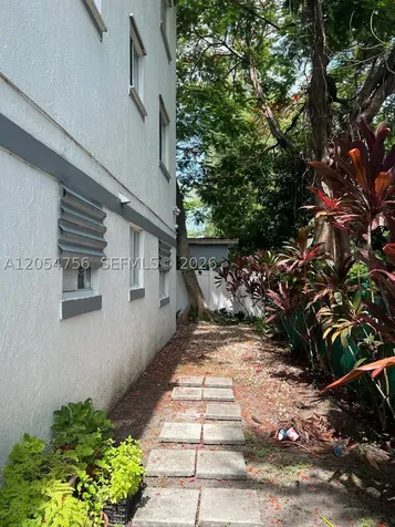 7516 NE 1st Avenue Miami FL 33138