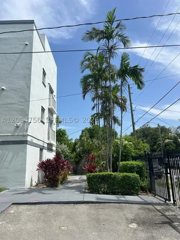 7516 NE 1st Avenue Miami FL 33138