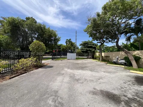 7516 NE 1st Avenue Miami FL 33138