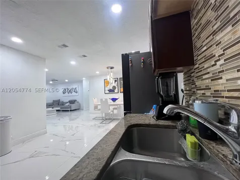 2001 SW 85th Avenue North Lauderdale FL 33068