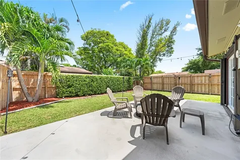 10301 Jasmine Court Pembroke Pines FL 33026