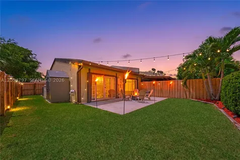 10301 Jasmine Court Pembroke Pines FL 33026