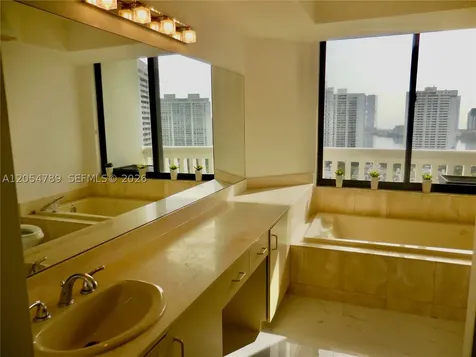 1000 Island Boulevard Aventura FL 33160