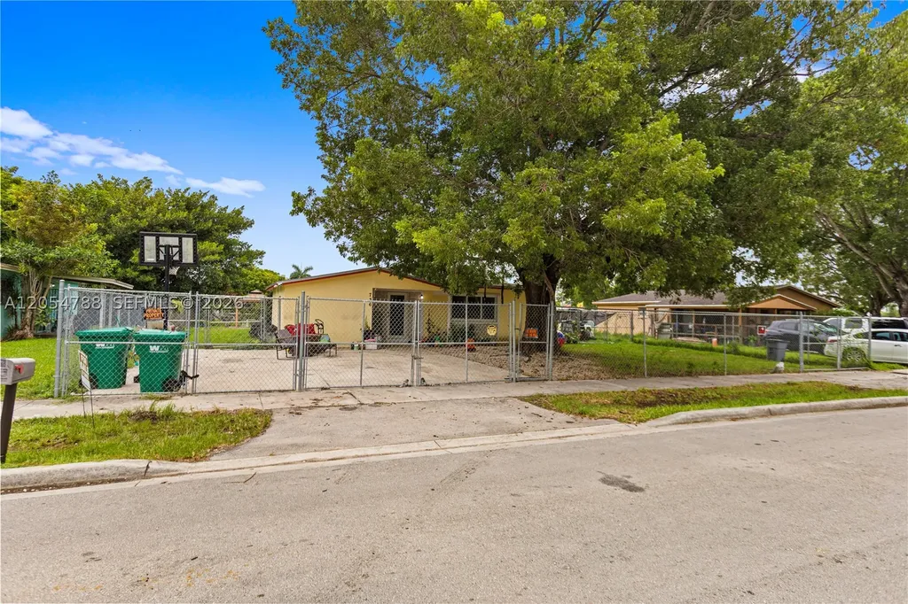 736 NW 8th Florida City FL 33034