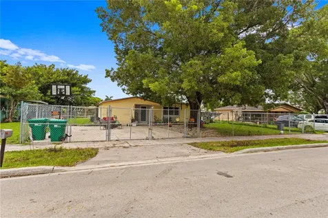 736 NW 8th Florida City FL 33034