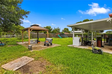 736 NW 8th Florida City FL 33034