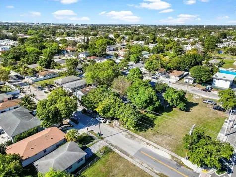 1829 NW 62nd Terrace Miami FL 33147