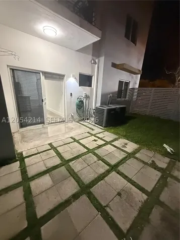 486 E 30th Street Hialeah FL 33013