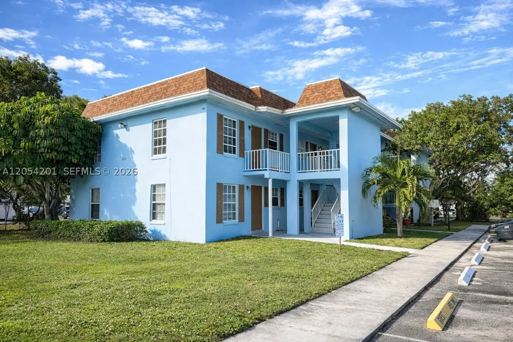 4951 Wedgewood Way West Palm Beach FL 33417
