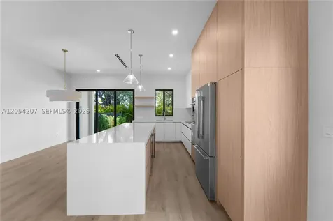 2735 SW 23rd Terrace Miami FL 33145