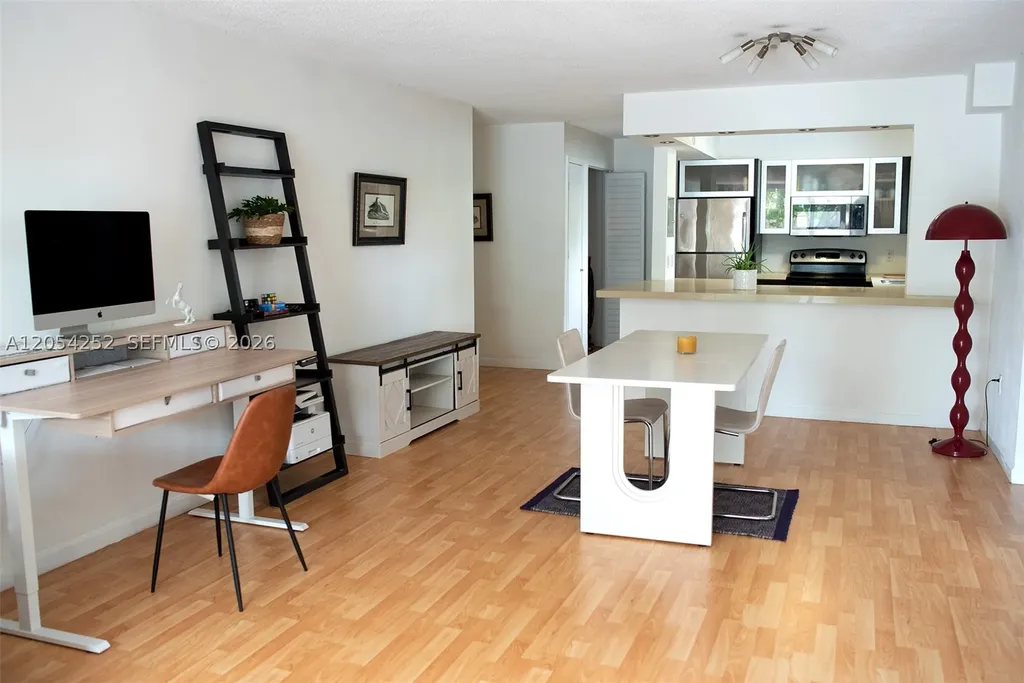 1045 10th Street Miami Beach FL 33139