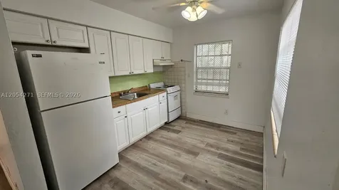 808 NE 10th Street Hallandale Beach FL 33009