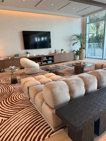 2411 Laguna Circle Miami FL 33181