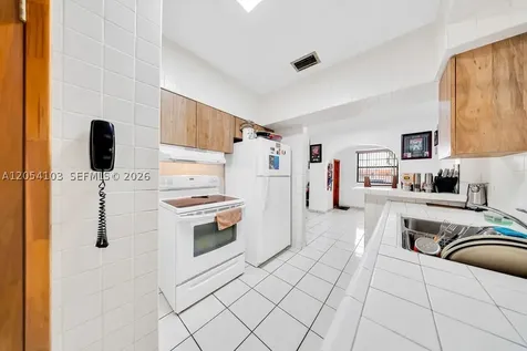 11 W 64th Street Hialeah FL 33012