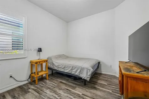 1053 SW 113th Way Pembroke Pines FL 33025