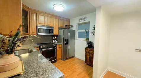 483 N Pine Island Road Plantation FL 33324