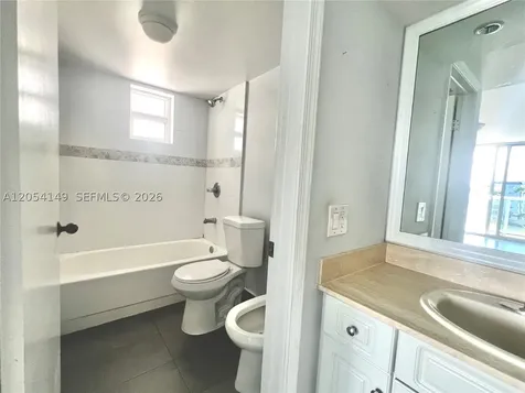 2457 Collins Avenue Miami Beach FL 33140
