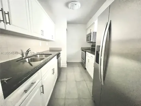 2457 Collins Avenue Miami Beach FL 33140