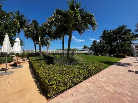2457 Collins Avenue Miami Beach FL 33140