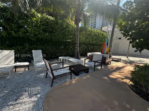 2457 Collins Avenue Miami Beach FL 33140