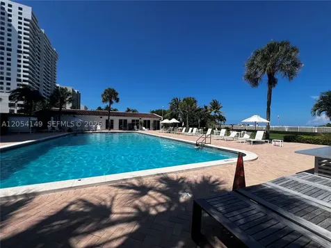 2457 Collins Avenue Miami Beach FL 33140